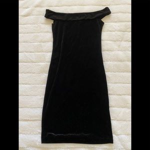 Black Off Shoulder Velvet Bodycon Dress